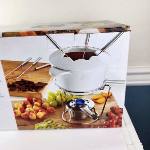 Cuisinart 13 Piece Enamel Cast Iron Fondue Set 1.5 Qt NWT - Picture 5 of 6